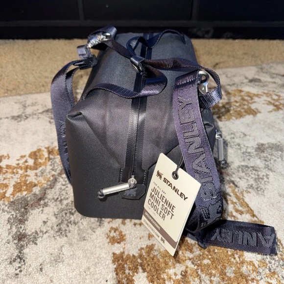 Stanley Cooler Bag 7.2QT Compact Leakproof Black 10 Cans/7.2qt Julienne Mini NEW - Picture 4 of 9